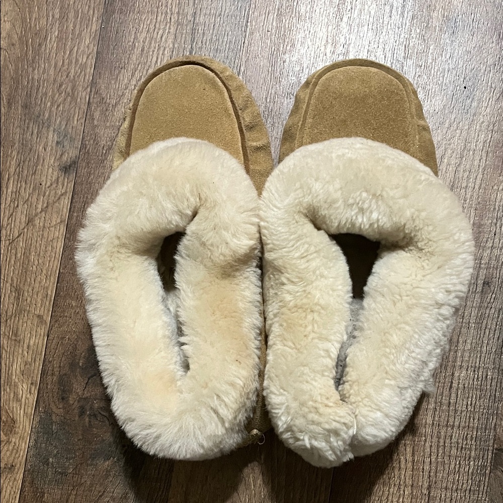 Cozy Tan Shearling Women's Slippers